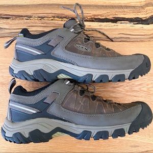 Keen Targhee III hiking shoes
